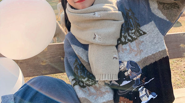 Moderan ženski šal s vezom