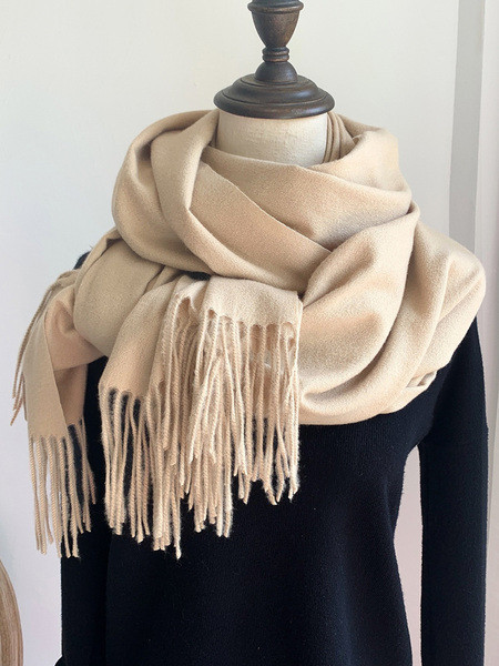 Jednobojni ženski šal s resama u različitim bojama