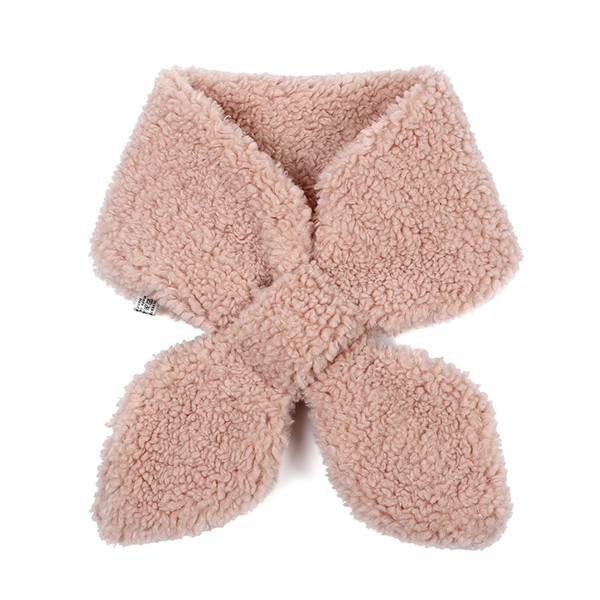 Ženski vuneni šal u obliku križa