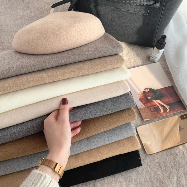 Vienspalvis stačiakampio formos moteriškas šalikas