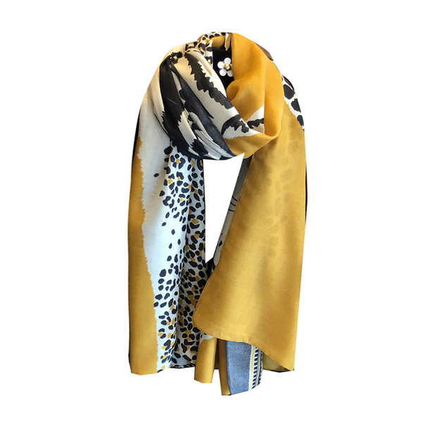 Aktuelan ženski šal sa šarenim motivima