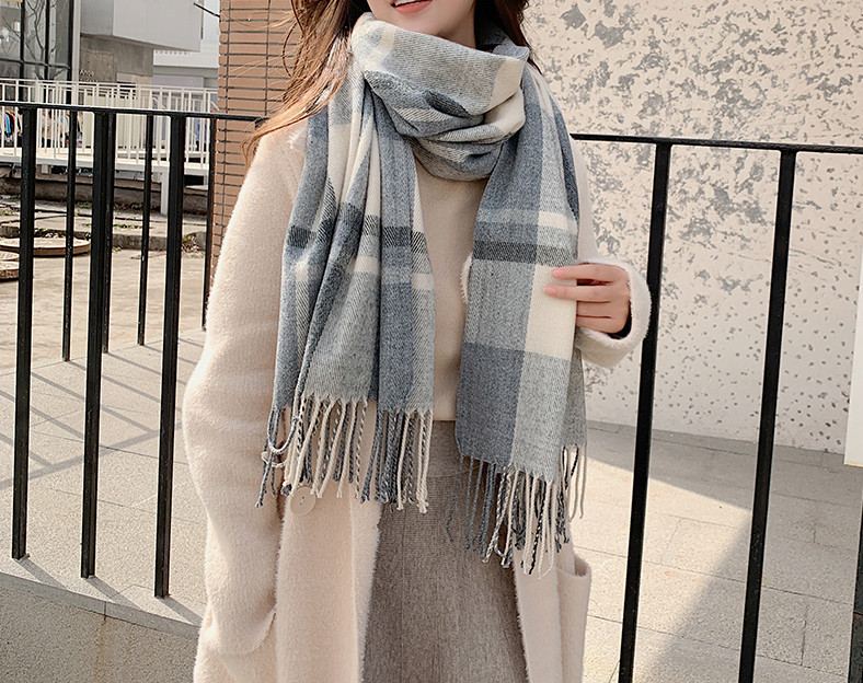 Дамски зимен кариран шал с ресни
