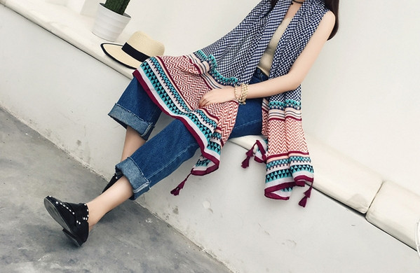 Ležerni svileni ženski šal s uzorkom u boji