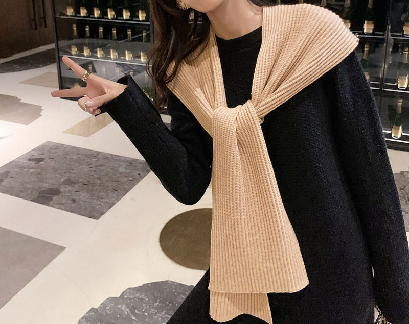 Ženski pleteni šal/kapa od vune