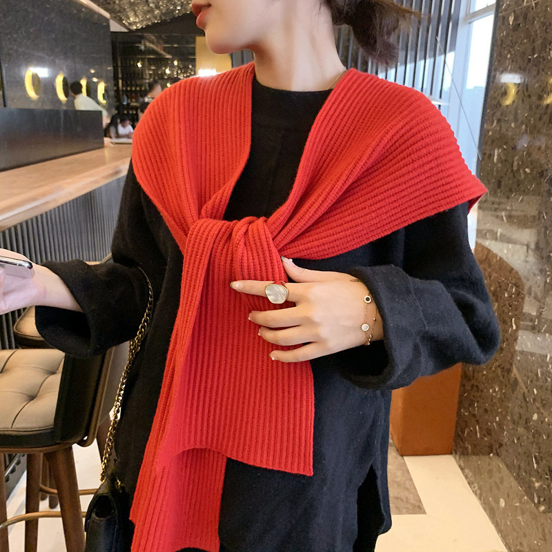 Ženski pleteni šal/kapa od vune