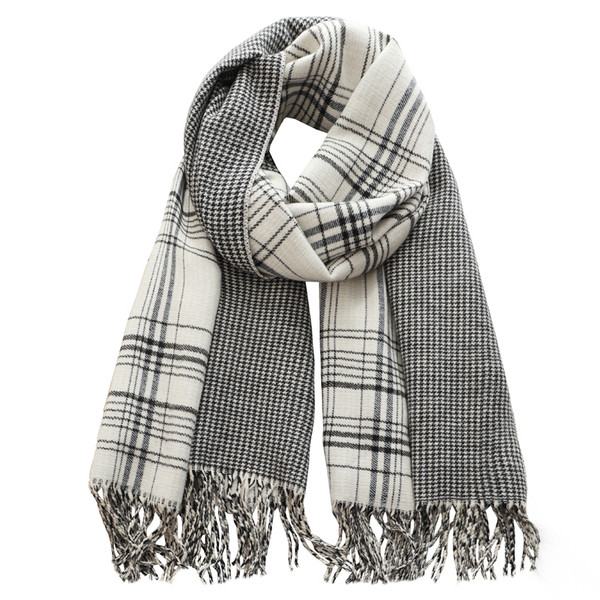 Karirani ženski šal pravokutnog oblika s resama