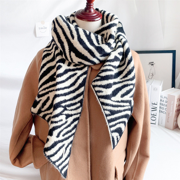 Novi model ženske marame sa zebra printom pogodan za zimu