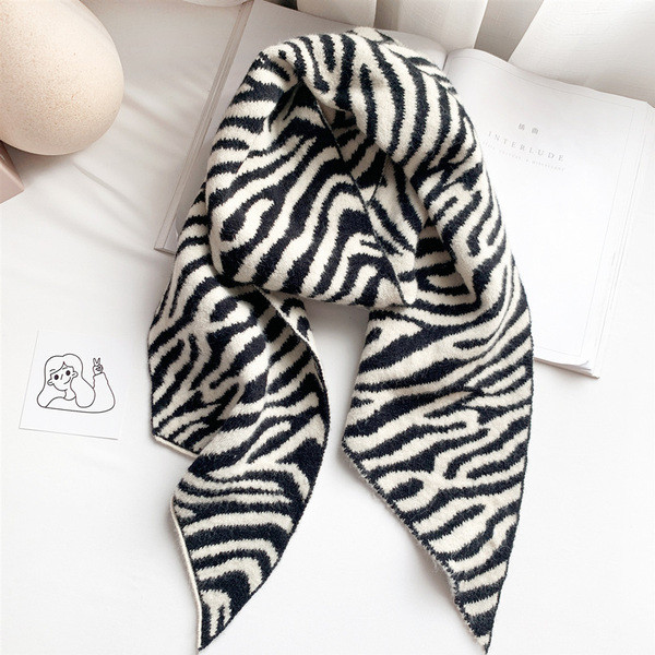 Novi model ženske marame sa zebra printom pogodan za zimu