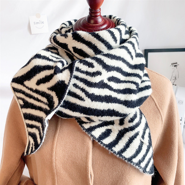 Novi model ženske marame sa zebra printom pogodan za zimu