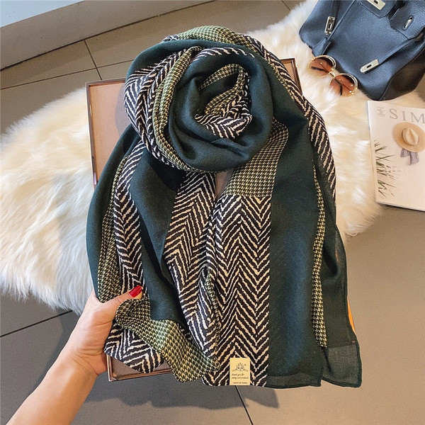 Modernus moteriškas ilgas šalikas