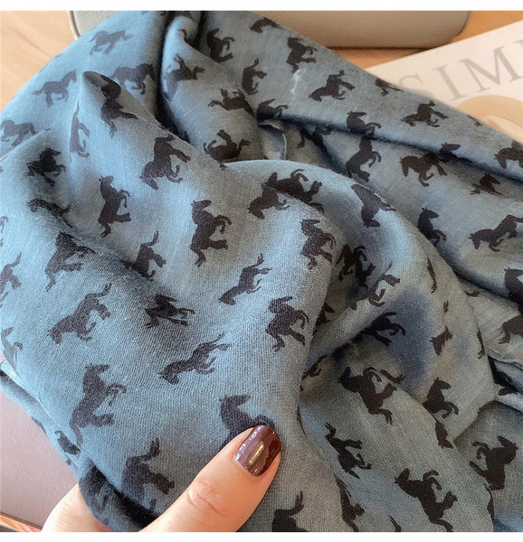 Laneni ženski šal s resama