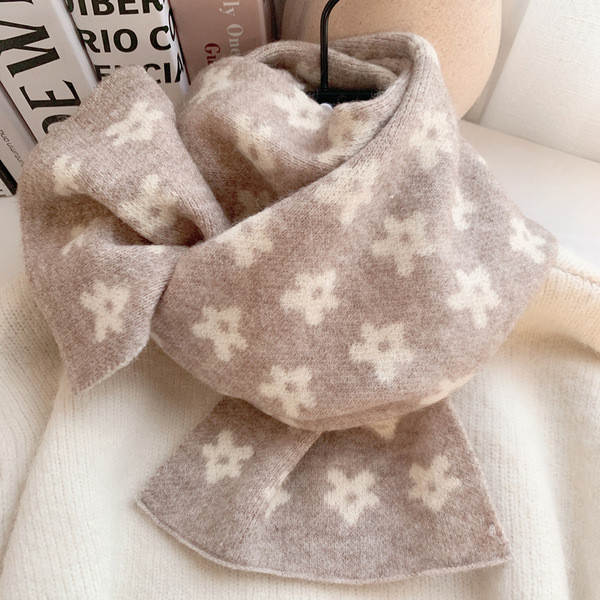 Ženski vuneni šal prikladan za zimu u retro stilu