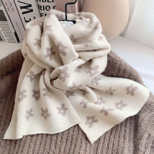 Ženski vuneni šal prikladan za zimu u retro stilu