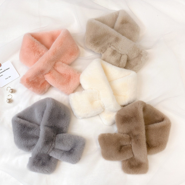 Jednobojna ženska puhasta marama pogodna za zimu