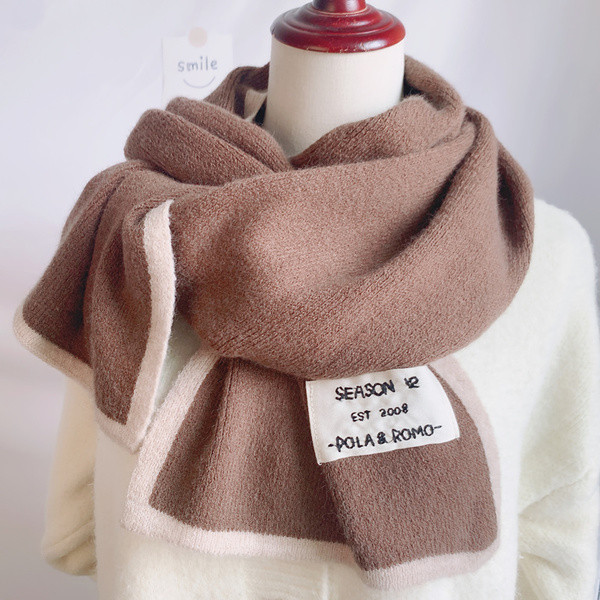 Novi model ženskog pletenog šala primjerenog za zimu u više boja