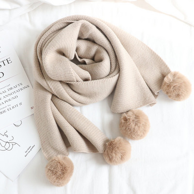 Ležerni pleteni ženski šal s perom