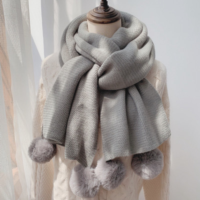 Ležerni pleteni ženski šal s perom