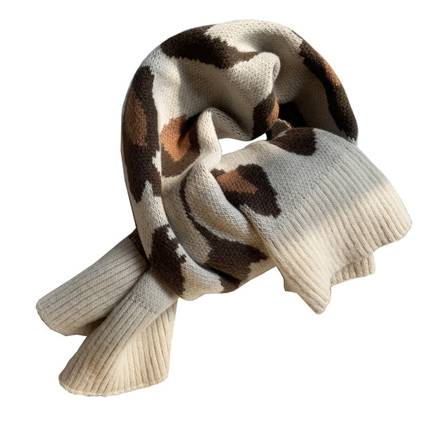 Pleteni ženski šal sa životinjskim uzorkom