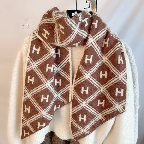 Ležerni zimski ženski šal u crnoj i smeđoj boji