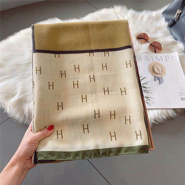 Ženski vuneni šal za zimu