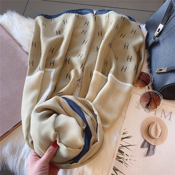 Ženski vuneni šal za zimu