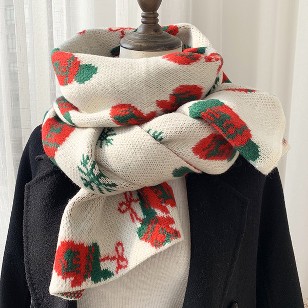 Ženski zimski šal s božićnim motivima