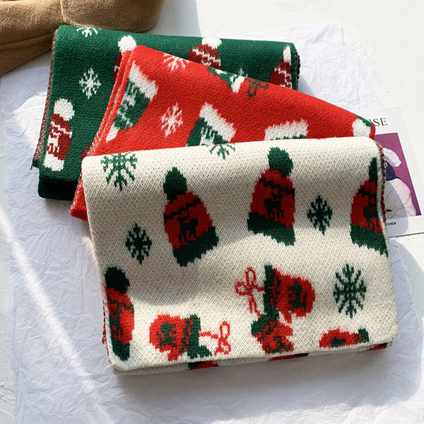 Ženski zimski šal s božićnim motivima