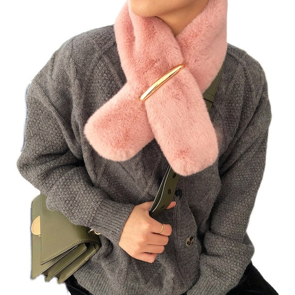 Elegantna ženska puhasta marama s metalnim ukrasom