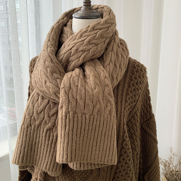 Jednobojni pleteni ženski šal pravokutnog oblika