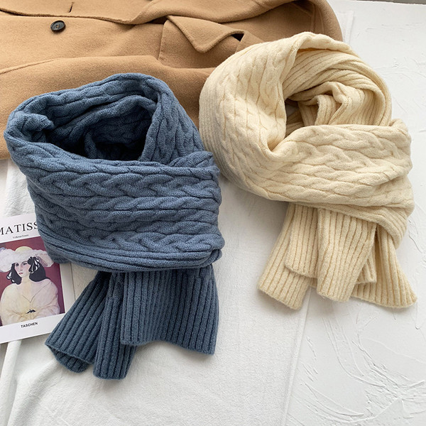 Jednobojni pleteni ženski šal pravokutnog oblika