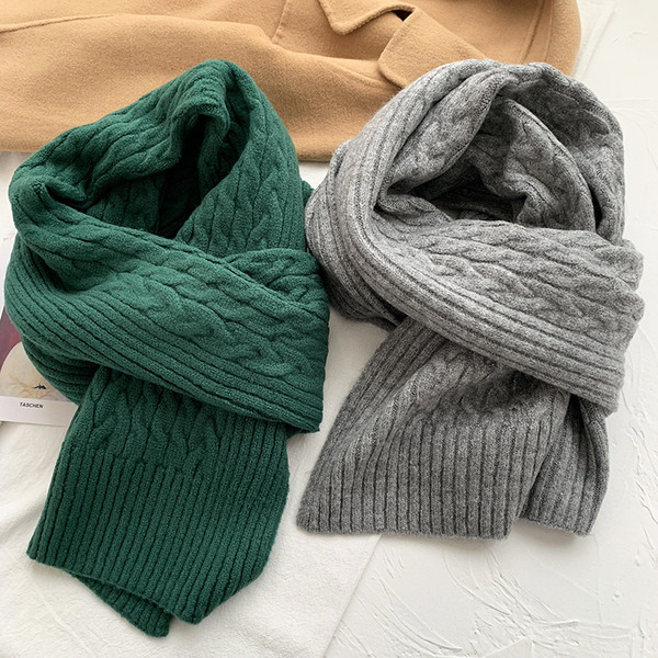 Jednobojni pleteni ženski šal pravokutnog oblika