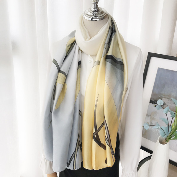 Eșarfă de damă modernă din mătase în culori irizate