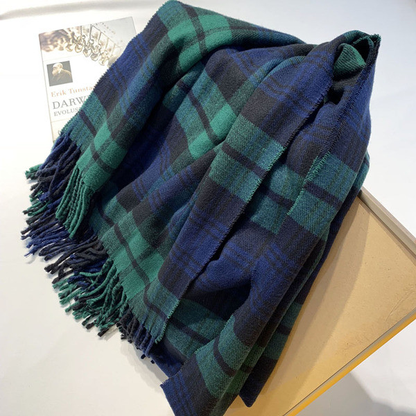 Žalios spalvos languotas moteriškas šalikas su kutais