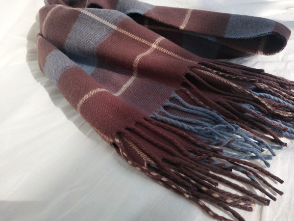 Ženski karirani šal pravokutnog oblika s resama