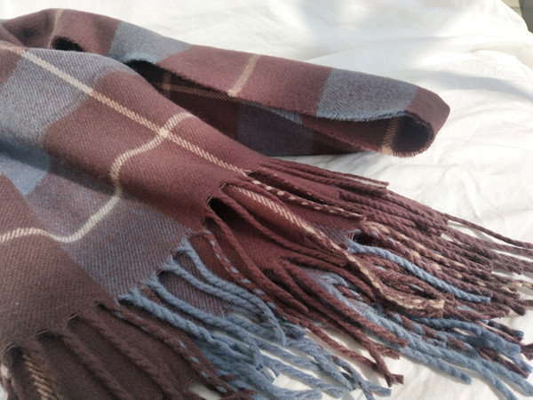 Ženski karirani šal pravokutnog oblika s resama