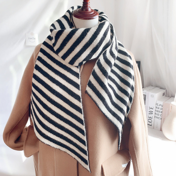 Ležerni ženski zimski šal sa printom zebre u smeđoj i crnoj boji