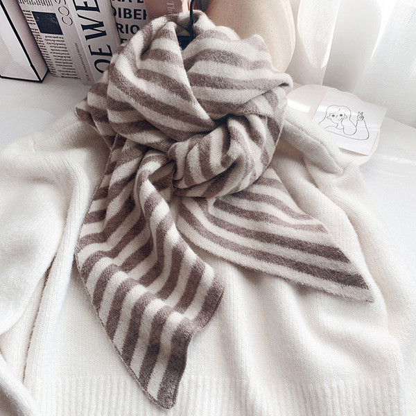 Ležerni ženski zimski šal sa printom zebre u smeđoj i crnoj boji