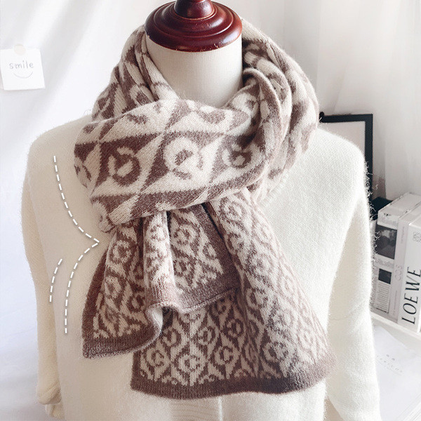 Ležerni zimski ženski šal u smeđoj i crnoj boji
