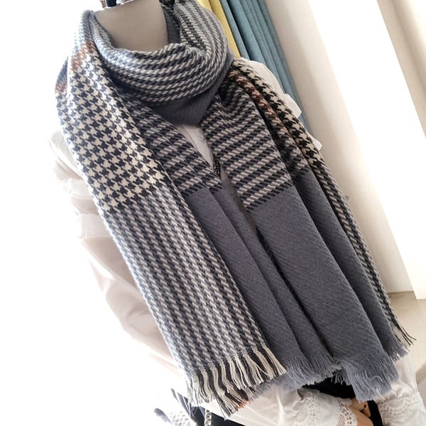 Ženski zimski vuneni šal s resama