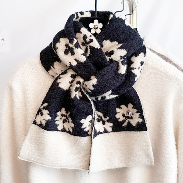 Casual ženski zimski vuneni šal u crnoj i bež boji