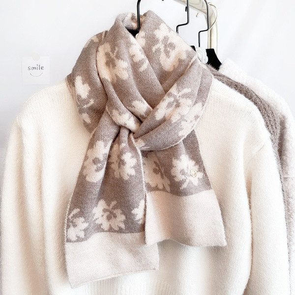 Casual ženski zimski vuneni šal u crnoj i bež boji