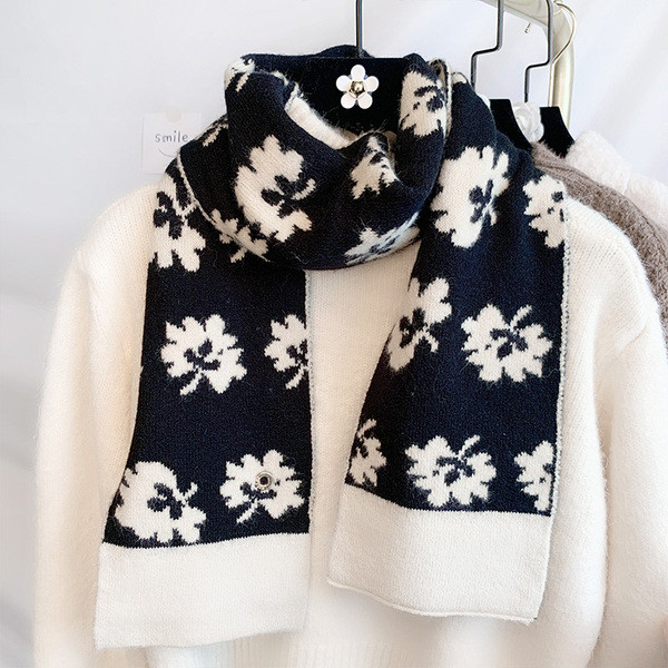 Casual ženski zimski vuneni šal u crnoj i bež boji