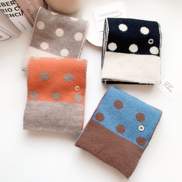 Ženski zimski vuneni šal na točkice u više boja