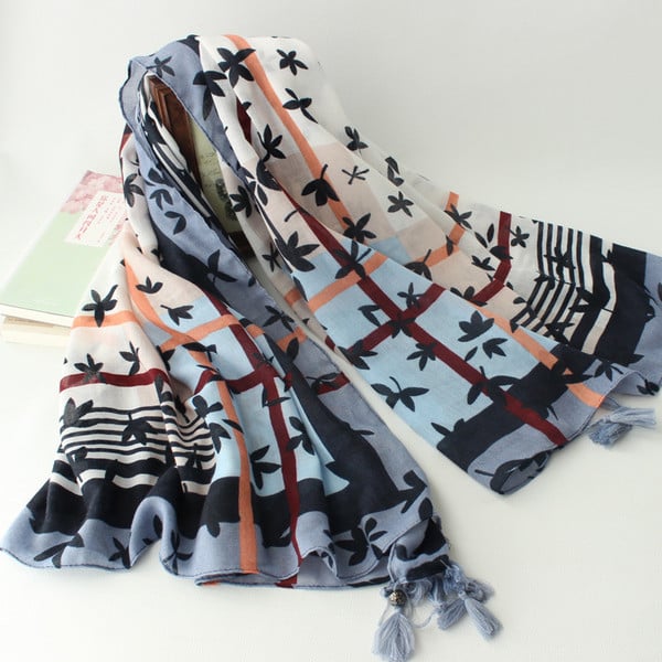 Moderna ženska marama kvadratnog oblika s resicama