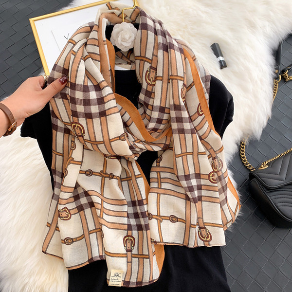 Ženski svileni šal s uzorkom u boji pogodan za jesen i proljeće