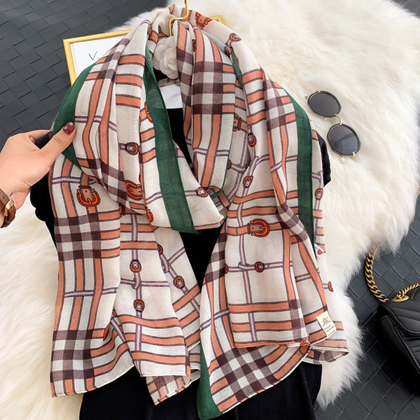 Ženski svileni šal s uzorkom u boji pogodan za jesen i proljeće