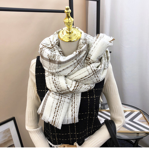 Ženski zimski vuneni šal s resama