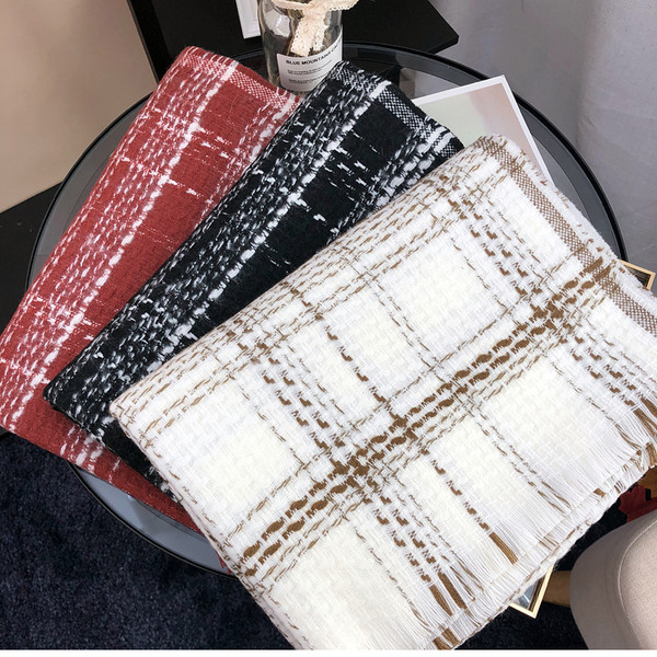 Ženski zimski vuneni šal s resama