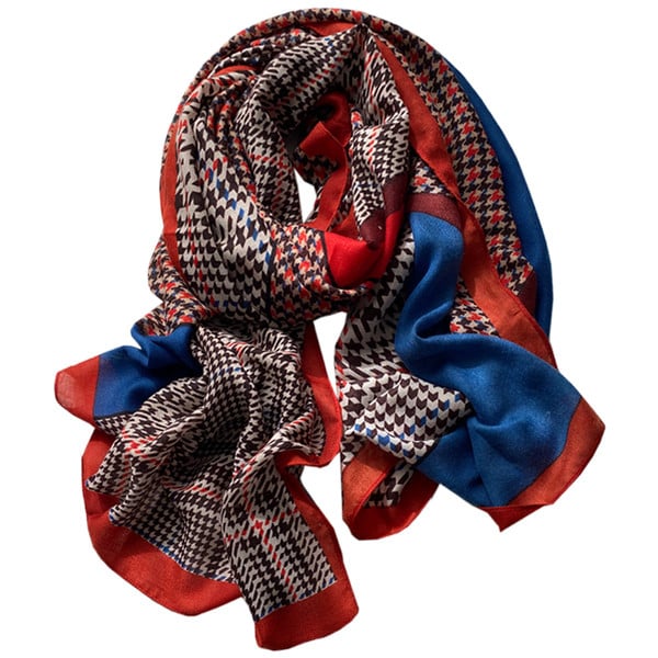 Ležeran ženski šal u boji pogodan za jesen