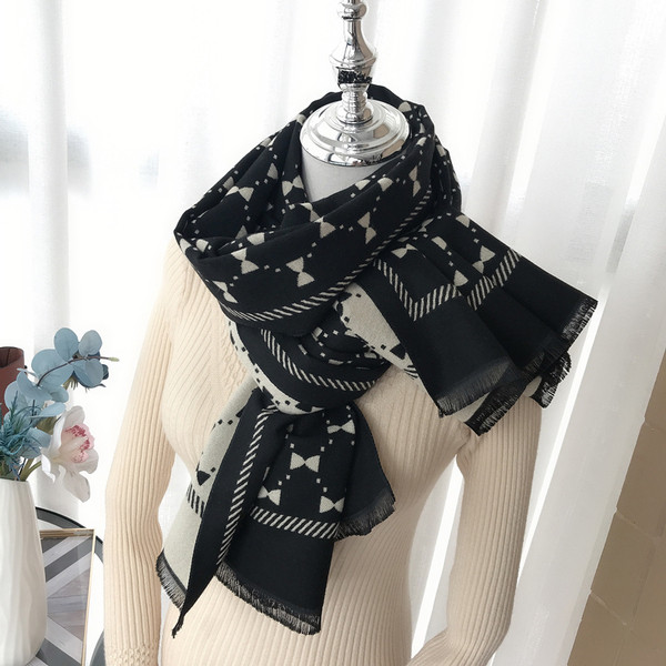 Obostrani ženski vuneni šal